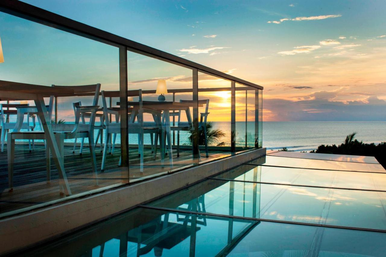 Sheraton Bali Kuta Resort Eksteriør billede Sunset at the Sky Bar