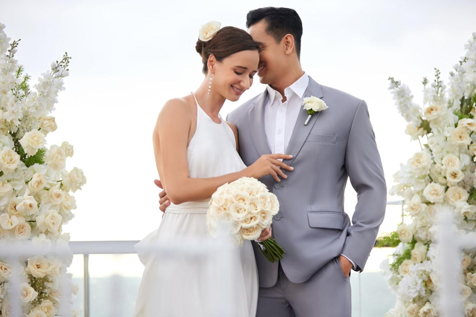 Sheraton Bali Kuta Resort Eksteriør billede Wedding couple