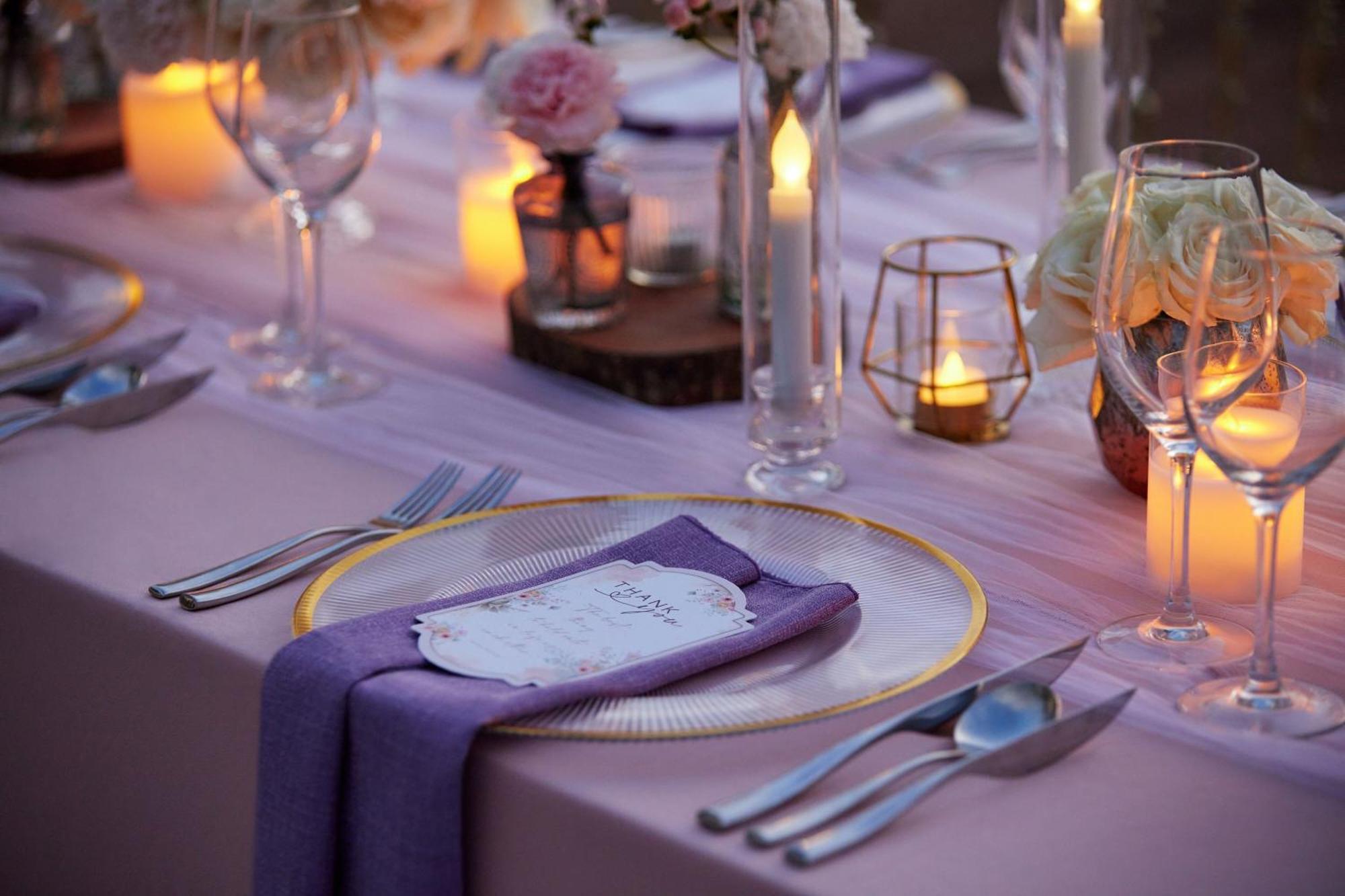 Sheraton Bali Kuta Resort Eksteriør billede A place setting at a wedding