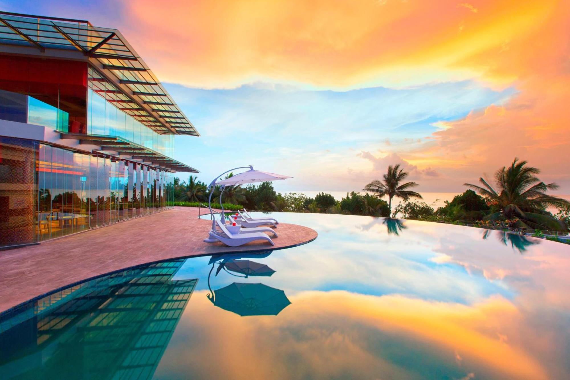 Sheraton Bali Kuta Resort Eksteriør billede Infinity pool at the Alila Villas Uluwatu, Bali, Indonesia