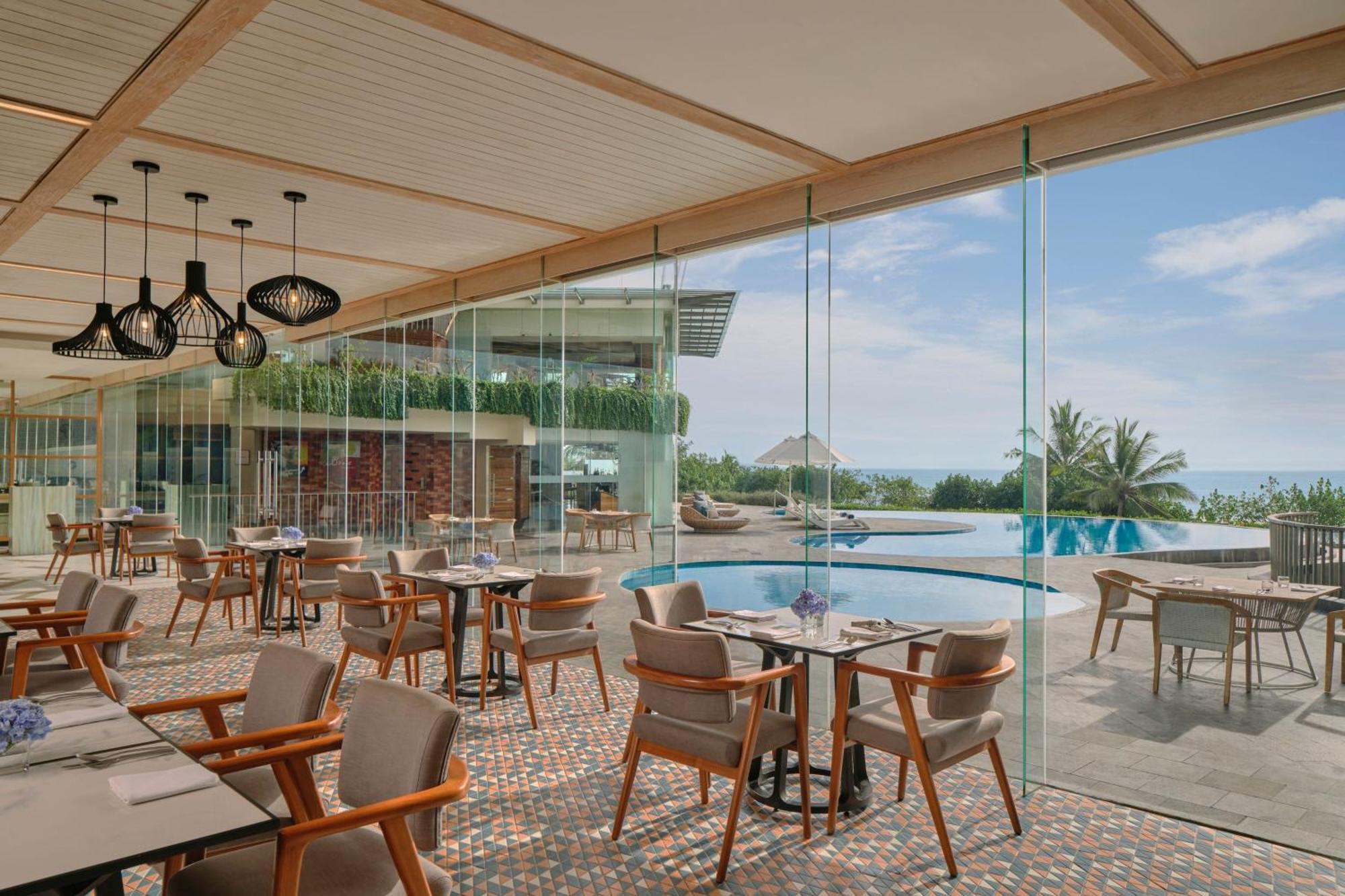Sheraton Bali Kuta Resort Eksteriør billede The Pool Bar